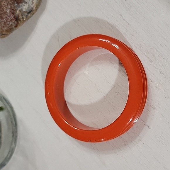 Bakelite Atomic Orange Ribbed Vintage Bangle Bracelet - Picture 3 of 10